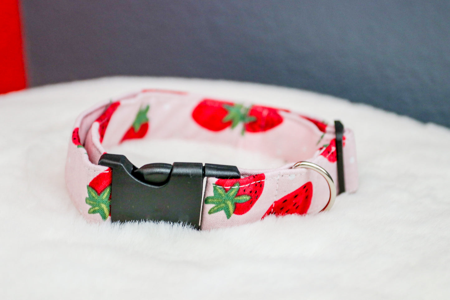 Berry Sweet Strawberries Dog Collar