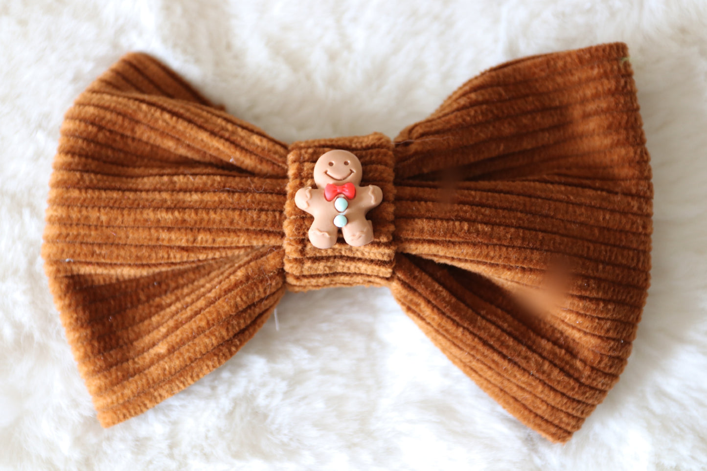 Sweet Cocoa Gingerbread Bow